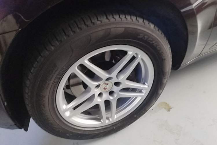 Used Porsche Macan 2017 Macan 2.0T Left Front Wheel Hub