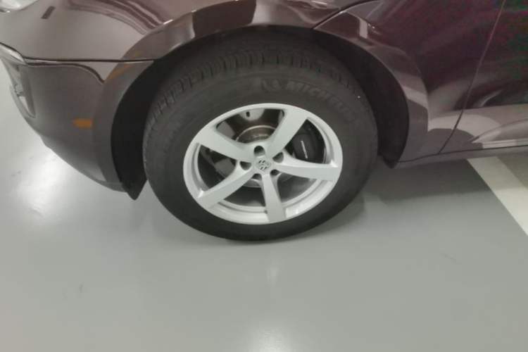 Used Porsche Macan 2017 Macan 2.0T Left Front Wheel Hub