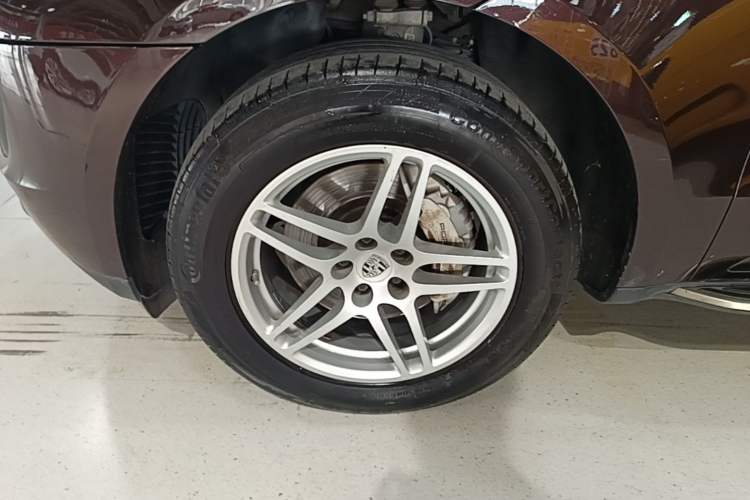 Used Porsche Macan 2017 Macan S 3.0T Left Front Wheel Hub
