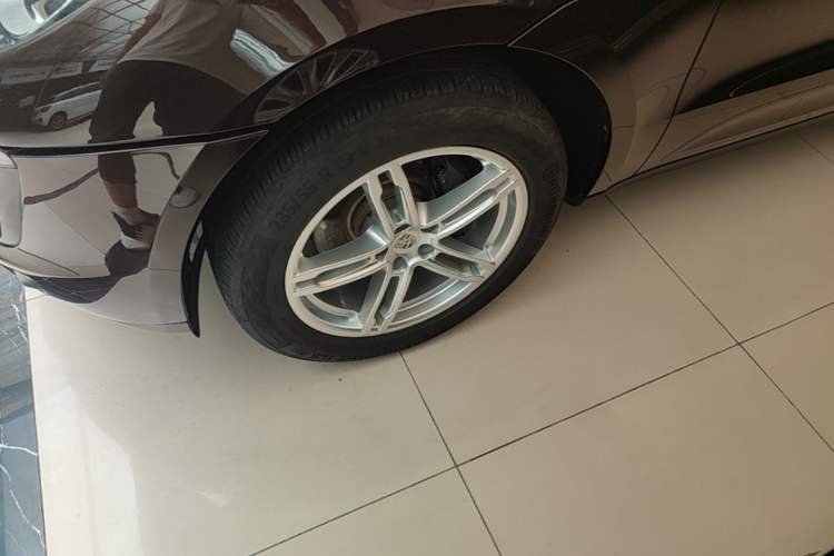 Used Porsche Macan 2017 Macan 2.0T Left Front Wheel Hub