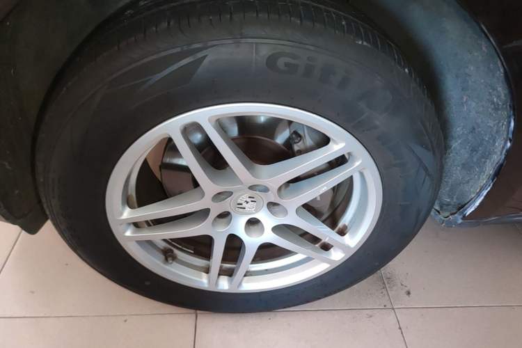 Used Porsche Macan 2017 Macan 2.0T Left Front Wheel Hub