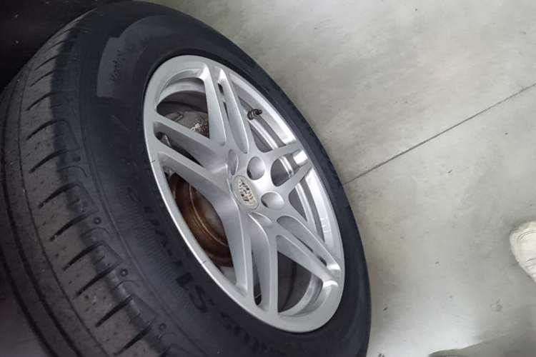 Used Porsche Macan 2017 Macan 2.0T Left Front Wheel Hub