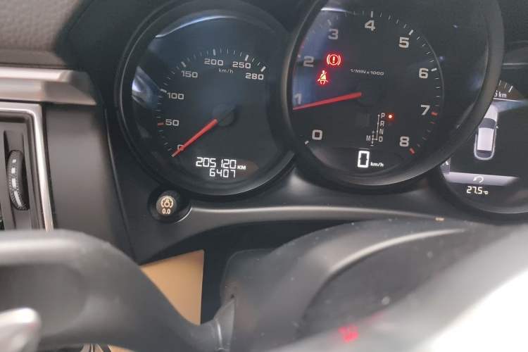 Used Porsche Macan 2017 Macan 2.0T Odometer Close Up