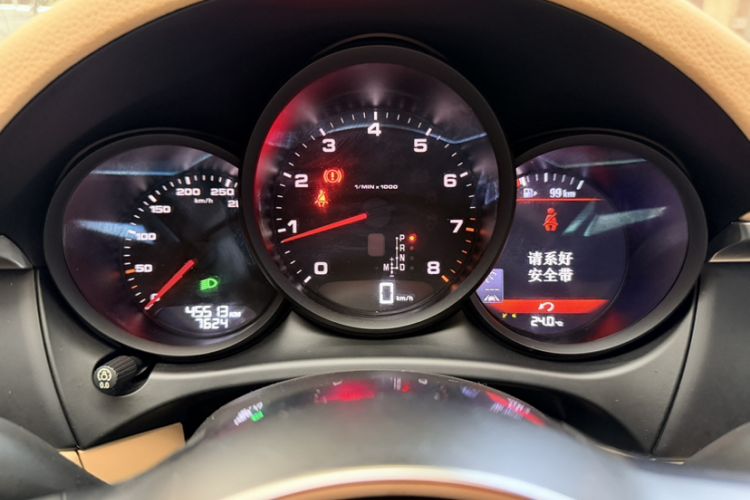Used Porsche Macan 2017 Macan 2.0T Odometer Close Up
