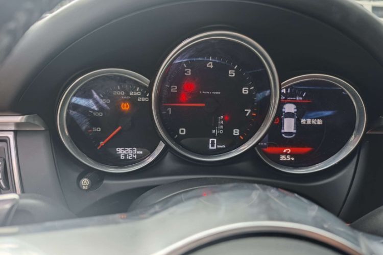 Used Porsche Macan 2017 Macan 2.0T Odometer Close Up