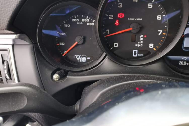 Used Porsche Macan 2017 Macan 2.0T Odometer Close Up