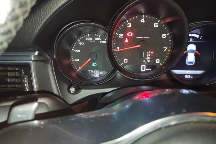 Used Porsche Macan 2017 Macan 2.0T Odometer Close Up