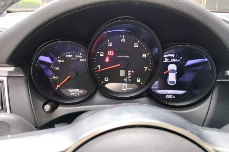 Used Porsche Macan 2017 Macan 2.0T Odometer Close Up