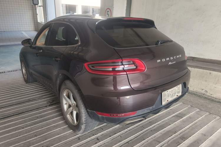 Used Porsche Macan 2017 Macan 2.0T Rear Left 45 Deg