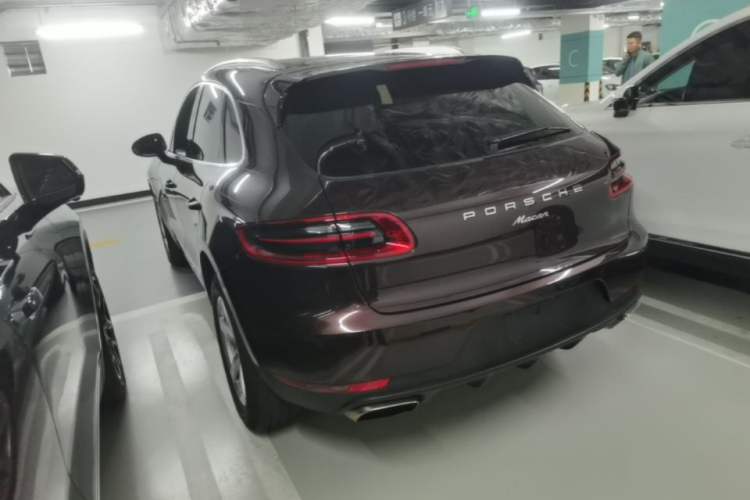 Used Porsche Macan 2017 Macan 2.0T Rear Left 45 Deg