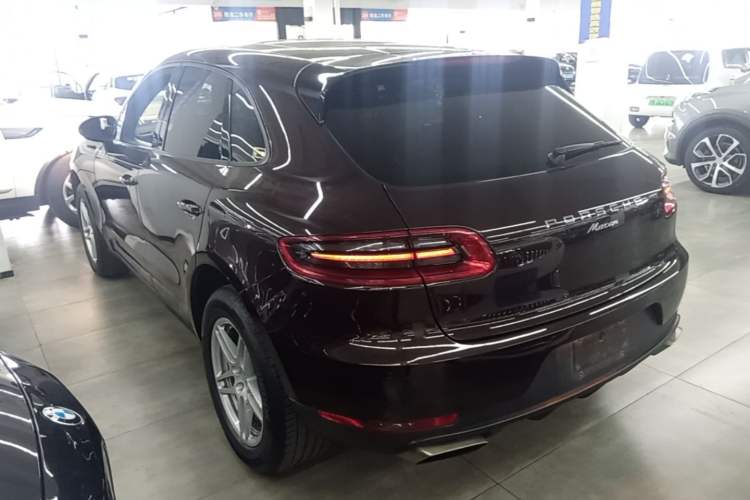 Used Porsche Macan 2017 Macan 2.0T Rear Left 45 Deg