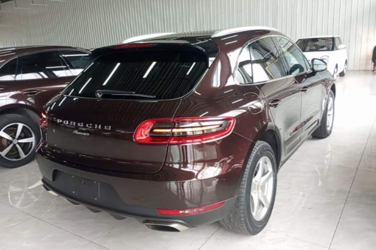 Used Porsche Macan 2017 Macan 2.0T Rear Right 45 Deg