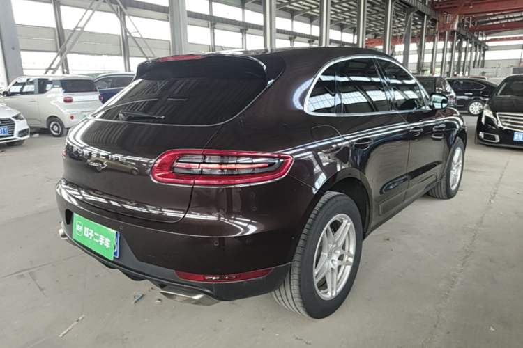 Used Porsche Macan 2017 Macan 2.0T Rear Right 45 Deg