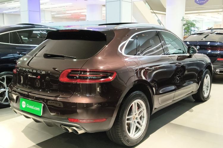 Used Porsche Macan 2017 Macan 2.0T Rear Right 45 Deg