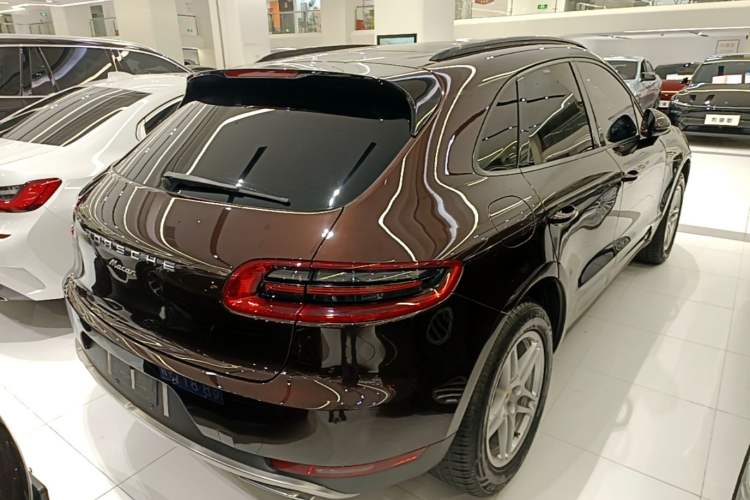 Used Porsche Macan 2017 Macan 2.0T Rear Right 45 Deg
