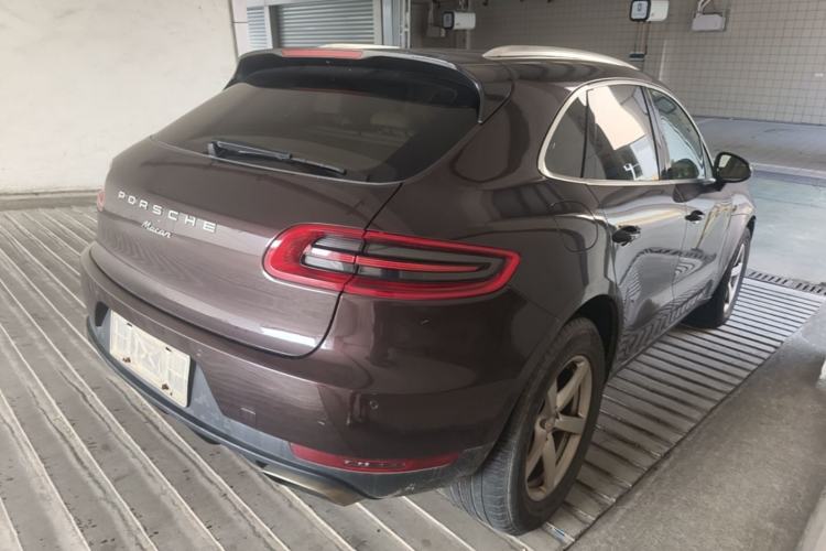 Used Porsche Macan 2017 Macan 2.0T Rear Right 45 Deg