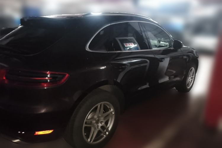 Used Porsche Macan 2017 Macan 2.0T Rear Right 45 Deg