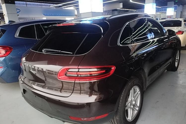 Used Porsche Macan 2017 Macan 2.0T Rear Right 45 Deg