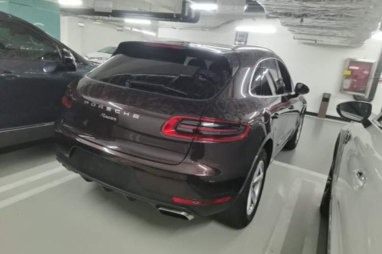 Used Porsche Macan 2017 Macan 2.0T Rear Right 45 Deg