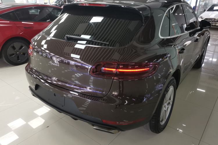Used Porsche Macan 2017 Macan 2.0T Rear Right 45 Deg