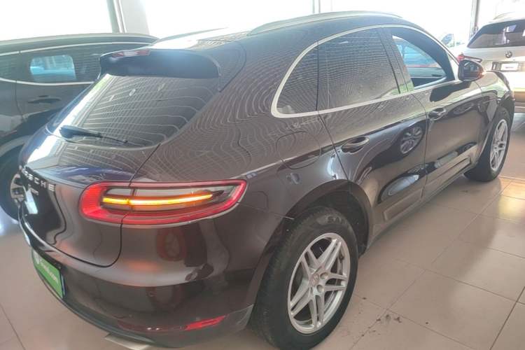 Used Porsche Macan 2017 Macan 2.0T Rear Right 45 Deg