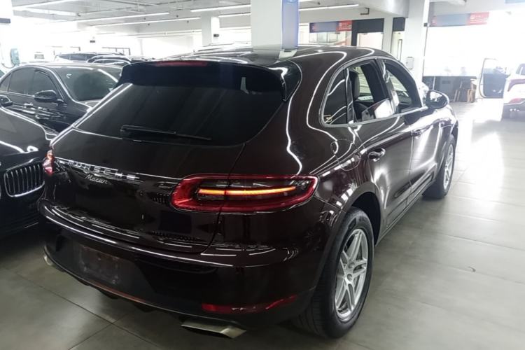 Used Porsche Macan 2017 Macan 2.0T Rear Right 45 Deg