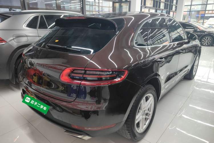 Used Porsche Macan 2017 Macan 2.0T Rear Right 45 Deg