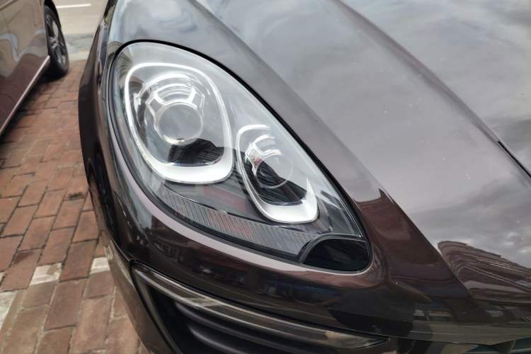 Used Porsche Macan 2017 Macan 2.0T Right Front Headlight