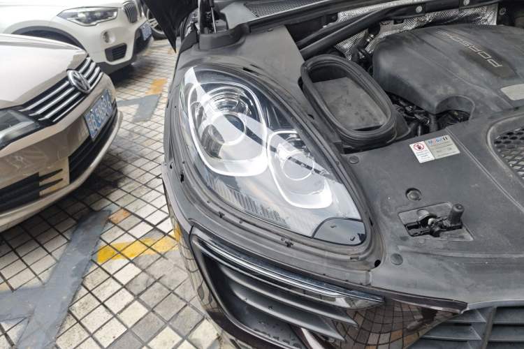 Used Porsche Macan 2017 Macan 2.0T Right Front Headlight