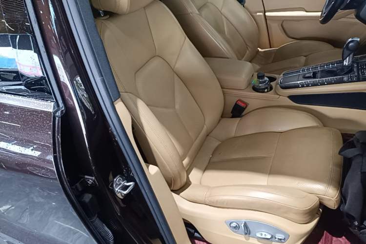 Used Porsche Macan 2017 Macan 2.0T Right Front Seat