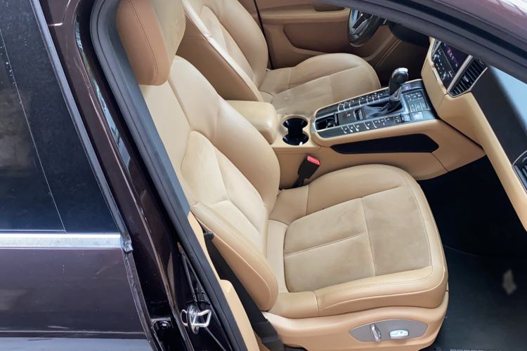 Used Porsche Macan 2017 Macan 2.0T Right Front Seat