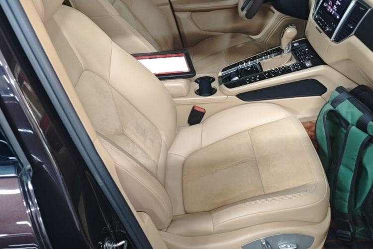Used Porsche Macan 2017 Macan 2.0T Right Front Seat