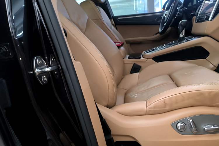 Used Porsche Macan 2017 Macan 2.0T Right Front Seat