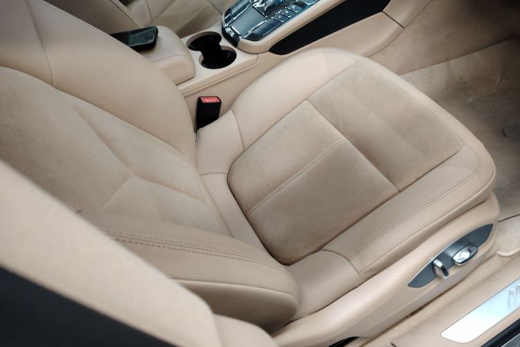 Used Porsche Macan 2017 Macan 2.0T Right Front Seat