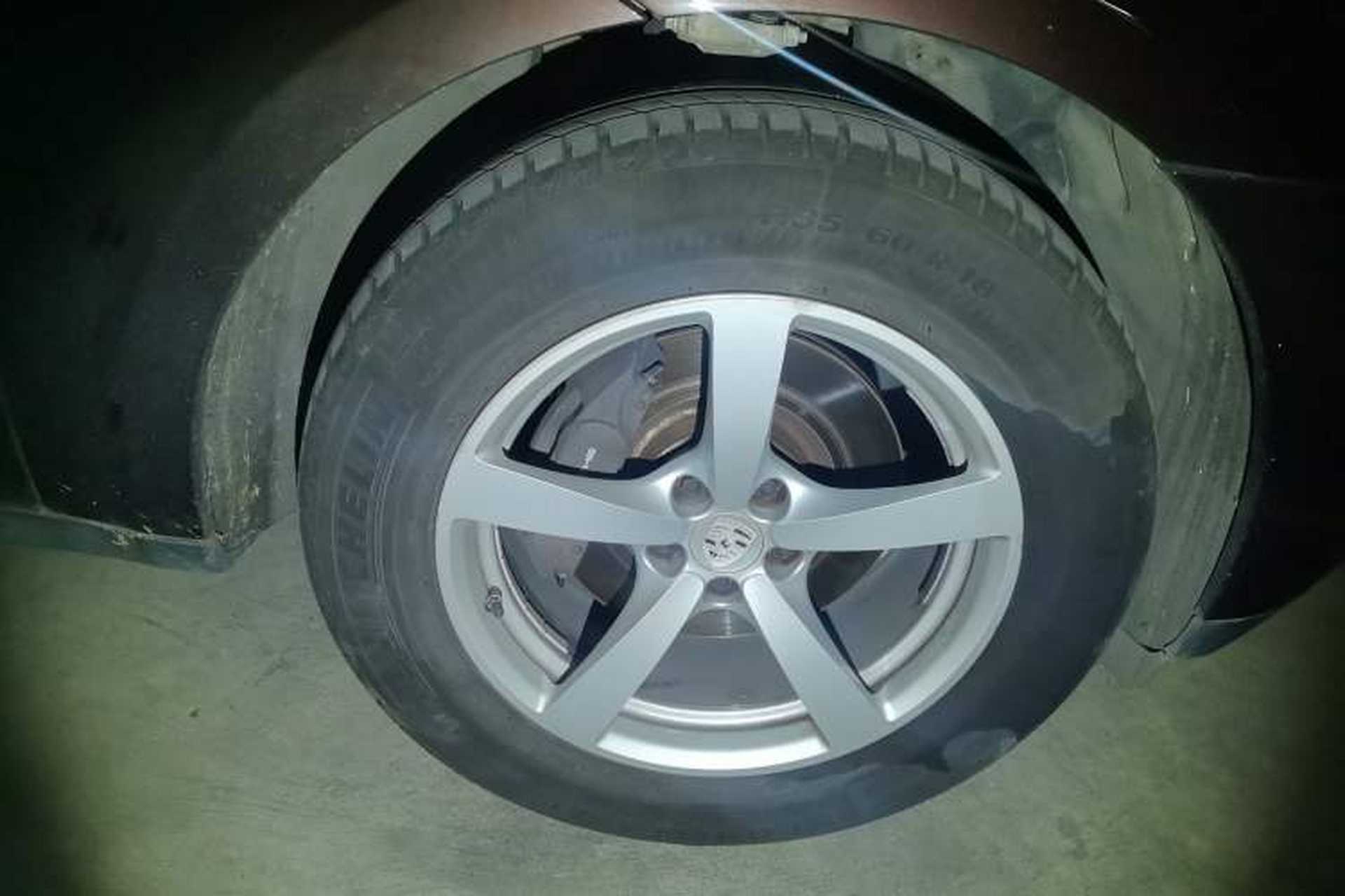 Used Porsche Macan 2017 Macan 2.0T Right Front Wheel Hub