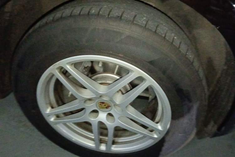Used Porsche Macan 2017 Macan 2.0T Right Front Wheel Hub