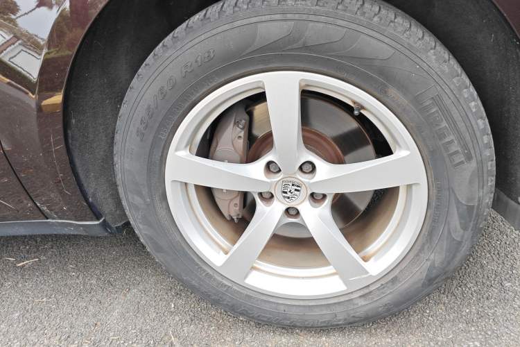 Used Porsche Macan 2017 Macan 2.0T Right Front Wheel Hub