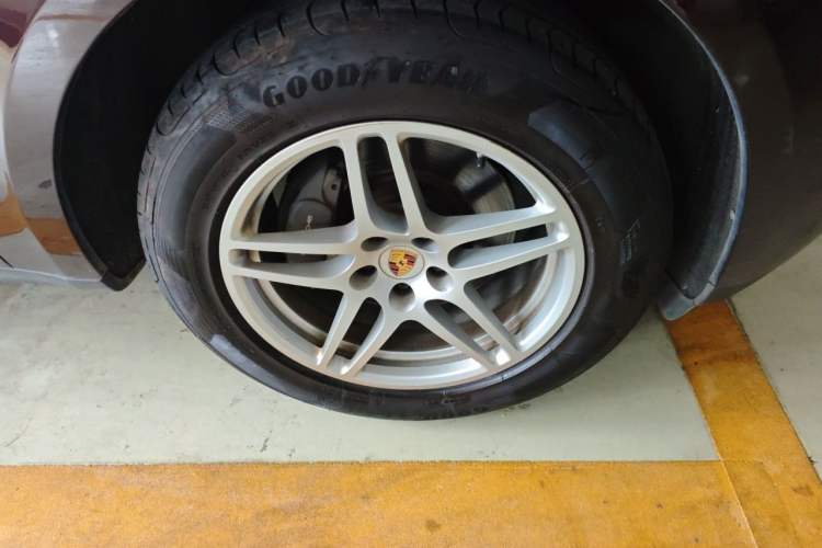 Used Porsche Macan 2017 Macan 2.0T Right Front Wheel Hub