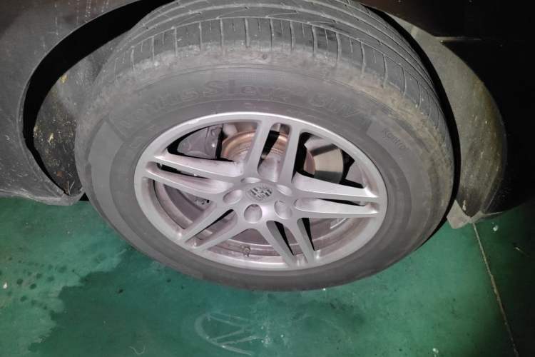 Used Porsche Macan 2017 Macan 2.0T Right Front Wheel Hub