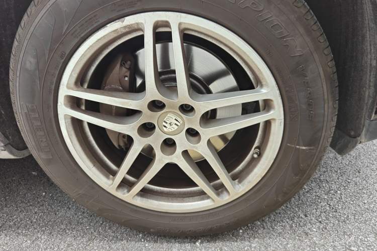Used Porsche Macan 2017 Macan 2.0T Right Front Wheel Hub