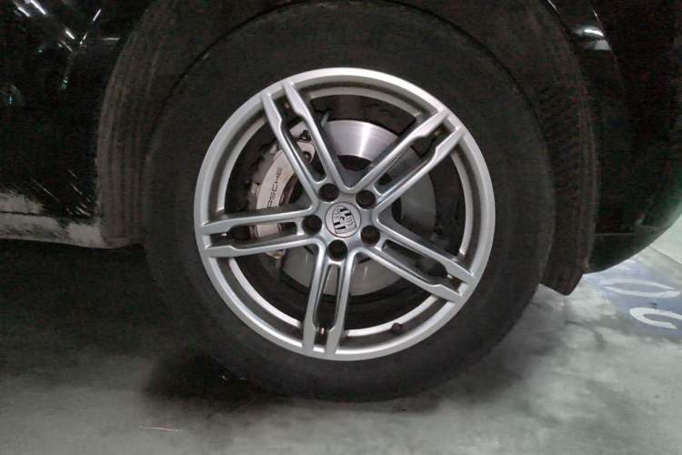 Used Porsche Macan 2017 Macan S 3.0T Right Front Wheel Hub