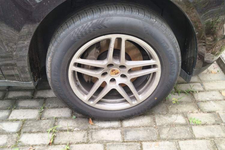 Used Porsche Macan 2017 Macan 2.0T Right Front Wheel Hub