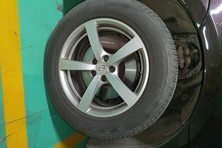 Used Porsche Macan 2017 Macan 2.0T Right Front Wheel Hub