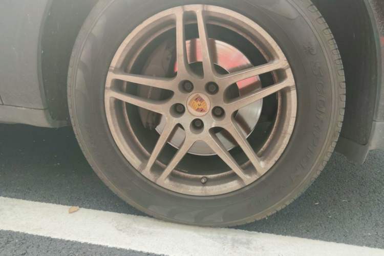 Used Porsche Macan 2017 Macan 2.0T Right Front Wheel Hub