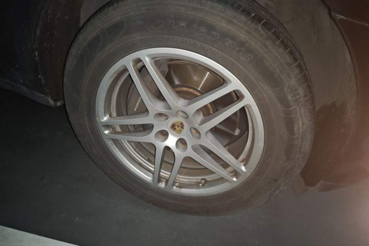 Used Porsche Macan 2017 Macan 2.0T Right Front Wheel Hub