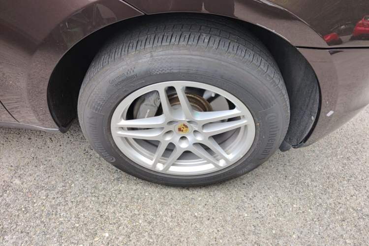 Used Porsche Macan 2017 Macan 2.0T Right Front Wheel Hub