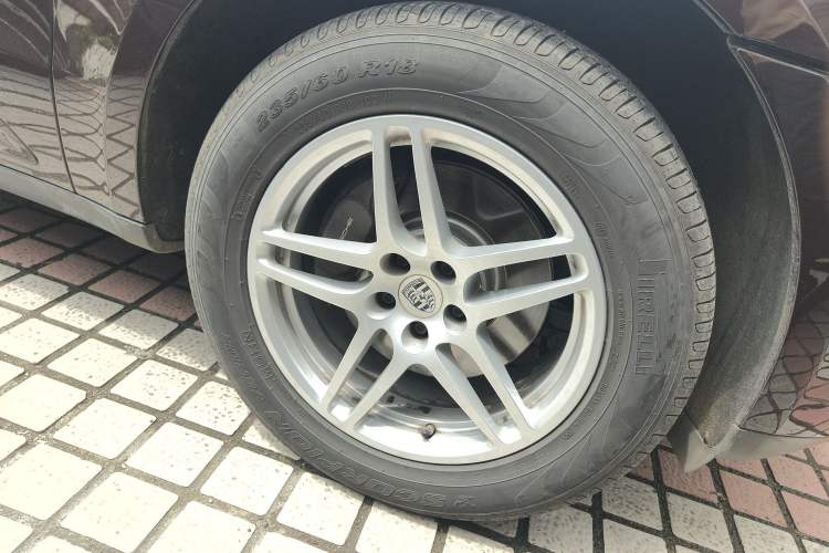 Used Porsche Macan 2017 Macan 2.0T Right Front Wheel Hub