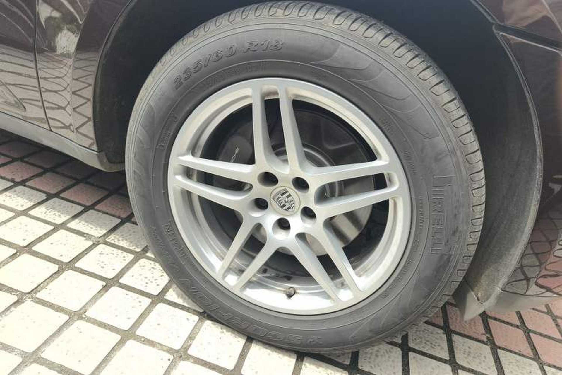 Used Porsche Macan 2017 Macan 2.0T Right Front Wheel Hub