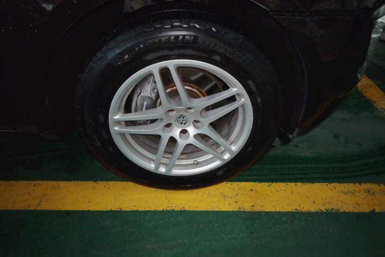 Used Porsche Macan 2017 Macan 2.0T Right Front Wheel Hub