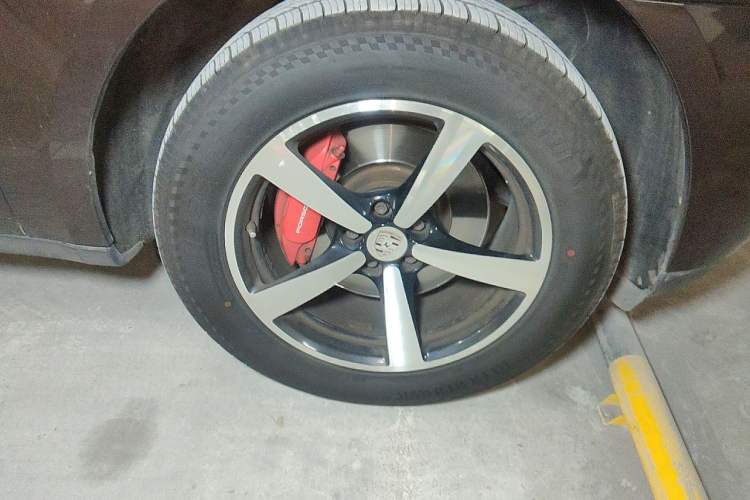 Used Porsche Macan 2017 Macan 2.0T Right Front Wheel Hub